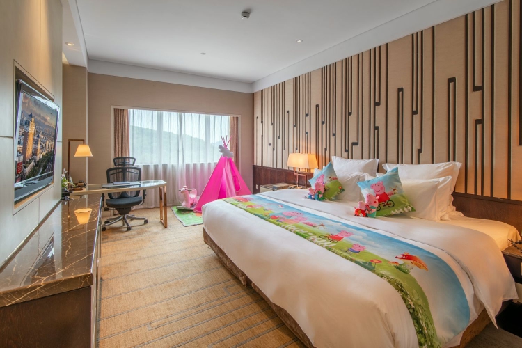 Peppa Pig Theme Big Bed Room